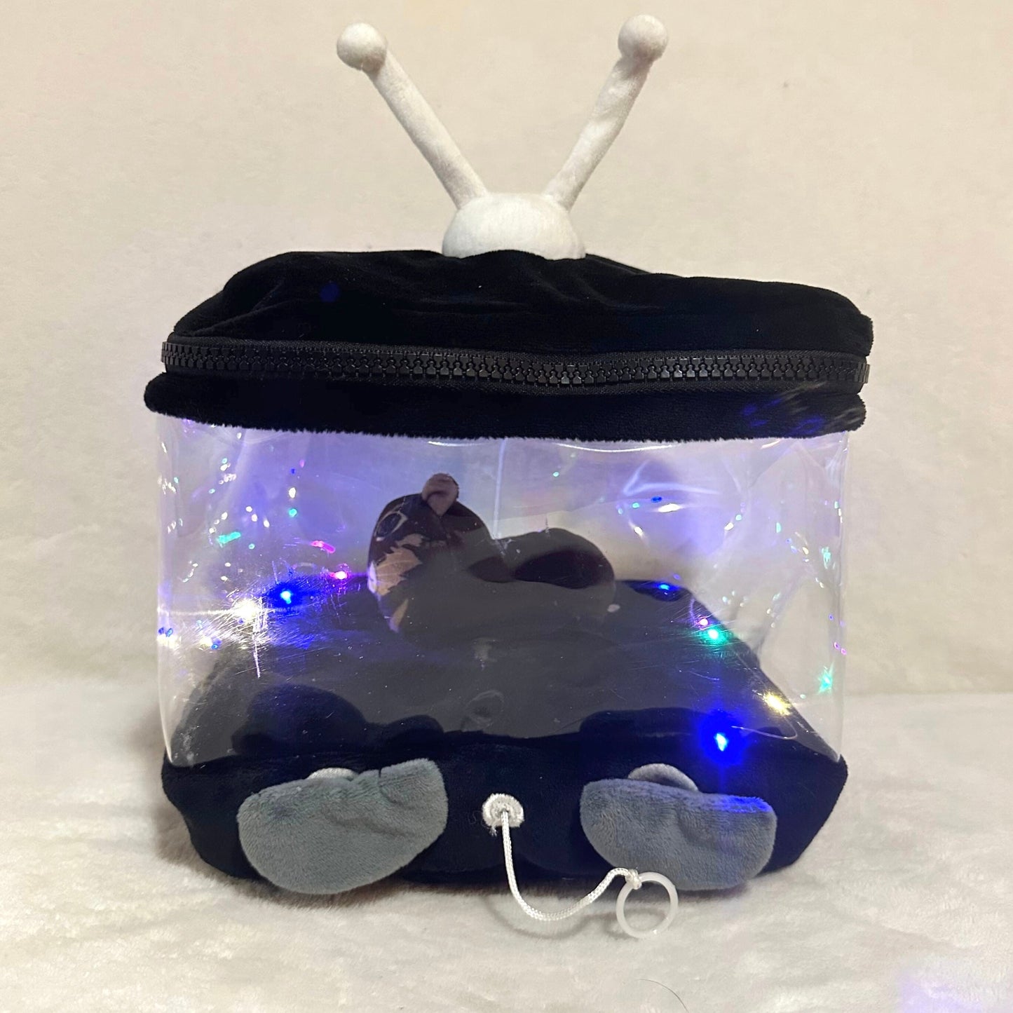 Free gift! OiiAii Spinning cat inside TV- plushy toy/Cat toy - With built in sound & multifunction lights